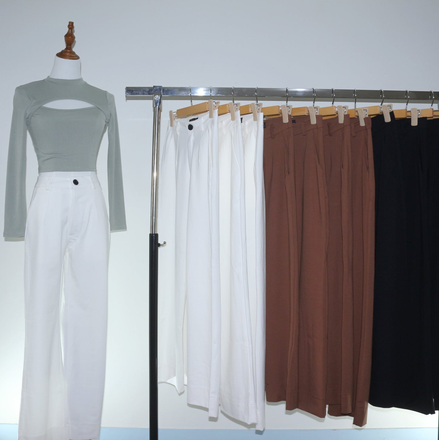 Tailored Straight Legged Pant