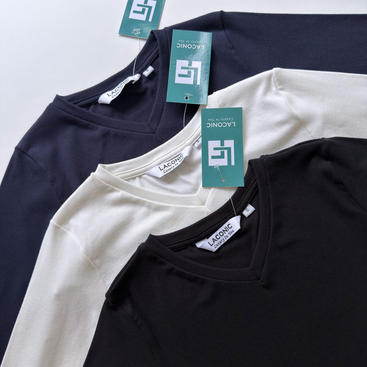 Contour V - Neck Quarter Sleeve Fitted Top