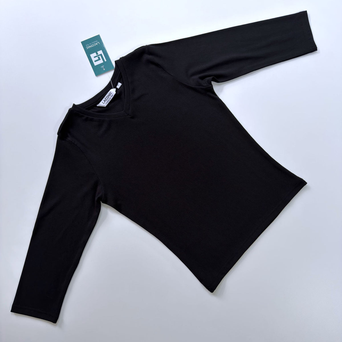 Contour V - Neck Quarter Sleeve Fitted Top