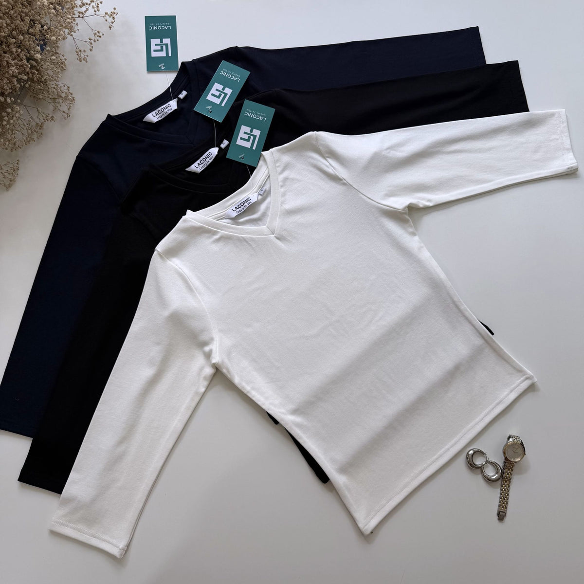Contour V - Neck Quarter Sleeve Fitted Top